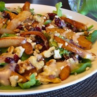 Салат с яблоками и сыром с плесенью