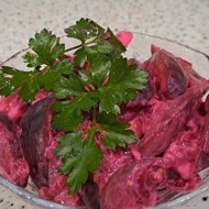 Салат из свеклы со сливами и яблоками