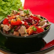 Салат «Тбилиси» с красной фасолью и говядиной