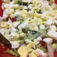 Салат весенний с маринованными огурцами