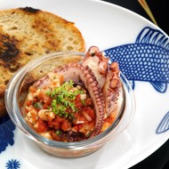 Сальса с кальмарами и осьминогом