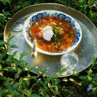 Щи из молодой капусты с побегами чеснока