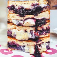 Сэндвич «Черничные ночи»