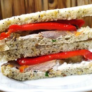 Сэндвич с бужениной и запеченным перцем