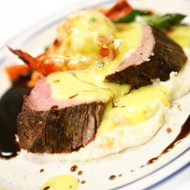 Серф-энд-терф с лимонно-горчичным соусом