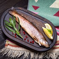 Севанская форель с томатами и мандаком