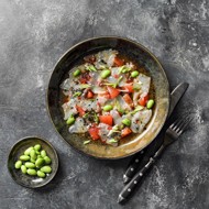 Севиче из сибаса с красным луком