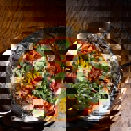 Шакшука с ребрами барбекю и халапеньо