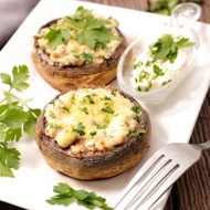 Шампиньоны фаршированные курицей и сыром