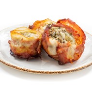 Шампиньоны с беконом на мангале