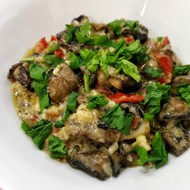 Шампиньоны со сметаной и сыром