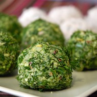 Шарики из брокколи с фисташками