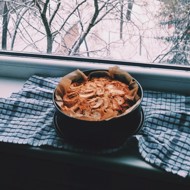 Шарлотка классическая с коньяком