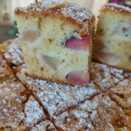 Шарлотка с нектаринами