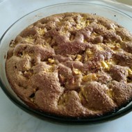 Шарлотка с персиками