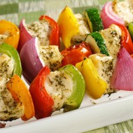 Шашлык из маринованной курицы и цукини