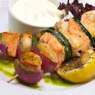 Шашлыки из морепродуктов в маринаде из текилы и лайма