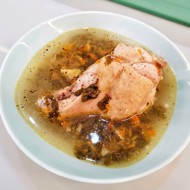 Щи из крапивы и щавеля с индейкой