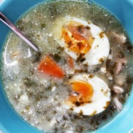 Щи из плеча индейки с крапивой и щавелем