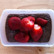 Шоколадная тапиока с ванилью и клубникой