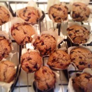 Шоколадные маффины с ягодами