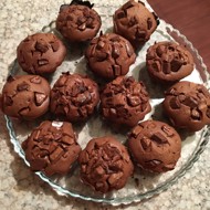 Шоколадные маффины с кусочками шоколада