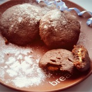 Шоколадные подушечки с начинкой из арахисовой пасты