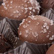 Шоколадные трюфели с шампанским в сахаре