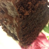 Шоколадный торт с орешками и какао