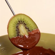 Шоколадно-апельсиновое фондю с фруктами