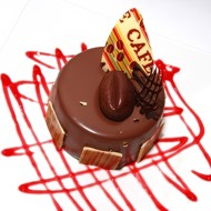 Шоколадно-кофейные пирожные в глазури