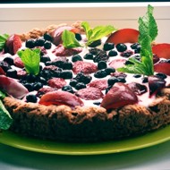 Шоколадно-творожный тарт-суфле с ягодами