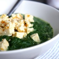 Шпинат с гренками