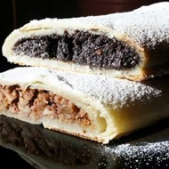 Штрудель из творожного теста с маком или яблоками