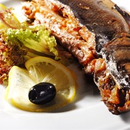 Сибас с маслинами