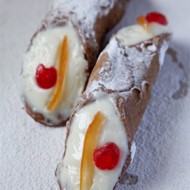 Сицилийские канноли с вишней