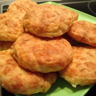 Сырные сконы