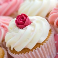 Сырный крем с розовой водой