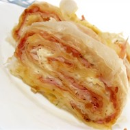 Сырный рулет с паприкой