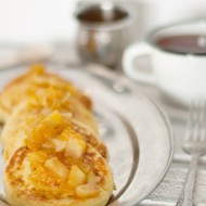 Сырники с апельсиново-яблочным соусом