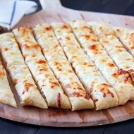 Сырно-чесночные пивные палочки