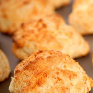 Сырное печенье с лимонной цедрой