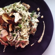 Сыроедческая паста из цукини с соусом альфредо