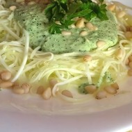 Сыроедческая паста с цукини и соусом из кешью