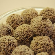 Сыроедческий десерт из фиников, кешью и банана