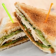 Сэндвич с курицей и овощами