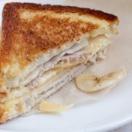 Сэндвичи с ветчиной, сыром и бананом