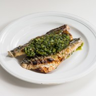 Скумбрия на мангале с зеленым соусом