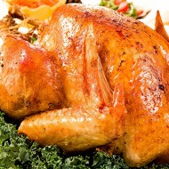 Сладкая индейка по-севильски с орехами и финиками