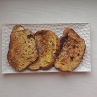 Сладкие гренки из серого хлеба